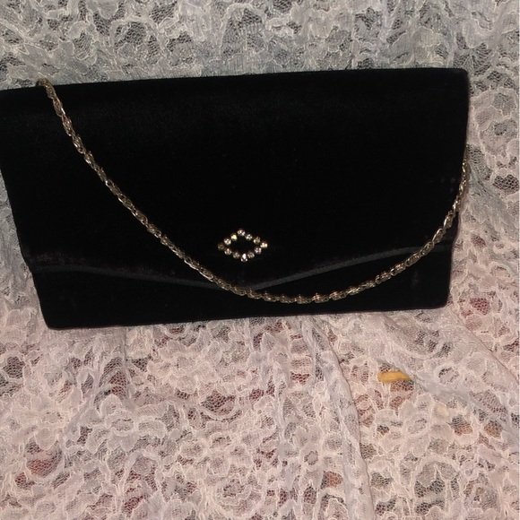 Elegant Black Velvet Clutch with Chain - Picture 6 of 7